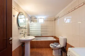 Helena's Aparthotel , Scaleta - Bad