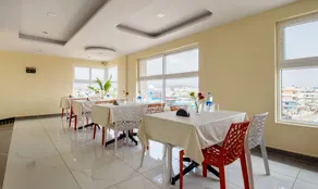 Treebo Jaguar Comforts, 3 Kms From Mahatma Gandhi Park - Restaurant