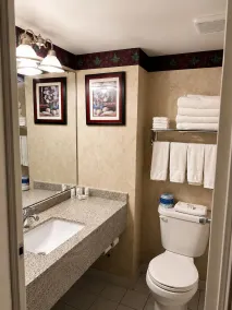 Ramada by Wyndham Trenton - Bathroom