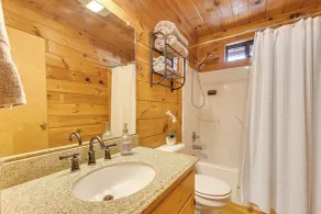 Cozy Cabin in Private Location w/ Hot Tub & Grill! - Innvendig
