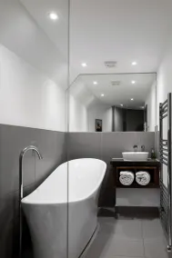 Red Lion Hotel - Bathroom