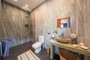 Baan Bua - Bathroom