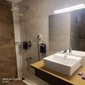 ASTRA HOTELS & SUITES WHITEFIELD NEAR NALLURAHALLI METRO STATION and KTPO - Bathroom