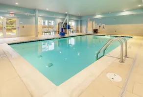 Holiday Inn Express & Suites - Medford by IHG - Piscina