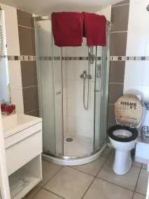 Logements insolites du Domaine de la Tuilière - Salle de bain