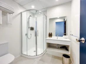 Mercure Wellington Abel Tasman - Bathroom