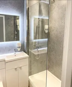 King Robert Hotel - Baño