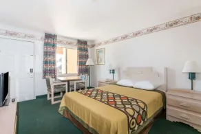 Super 8 by Wyndham Cottonwood - Chambre