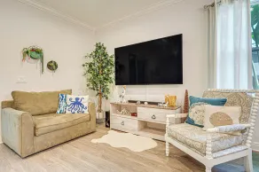Airy Coastal Casa on Park: 6 Mi to Honeymoon Isle! - Interiör