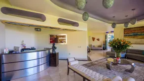 Fully Staffed, Beach frontage Luxury Villa - Hall