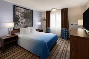 Super 8 by Wyndham Longmont/Twin Peaks - Zimmer