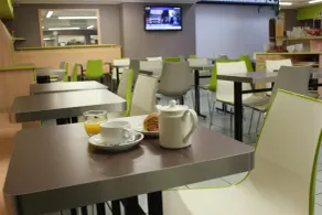 B&B HOTEL Aurillac Le Lioran - Restaurang