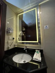 فندق وست لاند West Land Hotel - Badrum