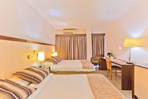 Queens Hotel - Room