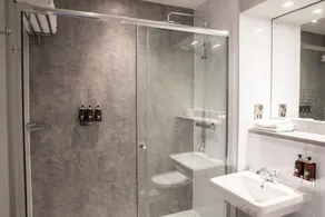 Llechwen Hall - Bathroom