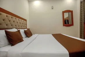 Hotel RK Residency Opposite ISBT Sector 43 Chandigarh - Room