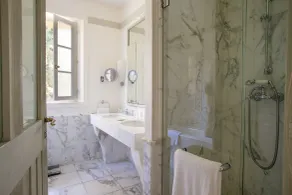 Hotel Royal-Riviera - Bathroom