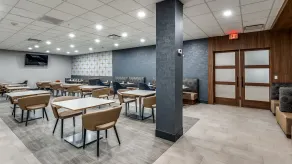 Staybridge Suites Dallas Market Ctr Love Field by IHG - Restaurang