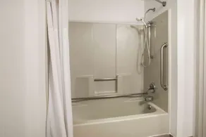 Days Inn & Suites by Wyndham Rochester Hills MI - Salle de bain