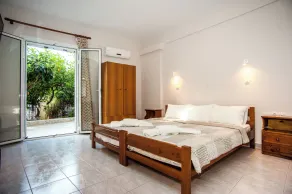 Captain Georgio Apartments - Room