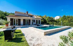 Amazing Home in Topolo with Hot Tub, Sauna & WiFi - Piscina