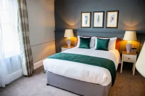 The Crown & Thistle, Abingdon, Oxfordshire - Acorn Pubs - Rom