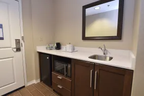 Hampton Inn & Suites Alexandria - Chambre