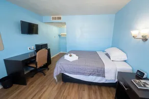 Express Inn Near Columbus Airport - Room