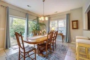 Charming Wilmington Home w/ Patio ~ 7 Mi to Beach! - Interiør