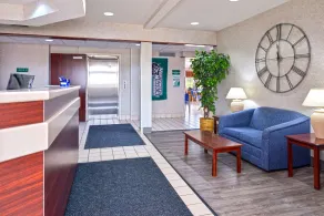Americas Best Value Inn & Suites Maryville - Siddeområde i lobbyen
