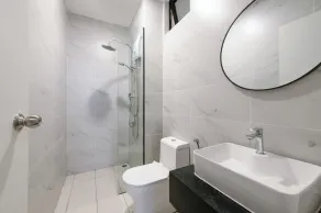 Space Residency 2 Bed 2 Bath by Kinetic Retreats - Badeværelse