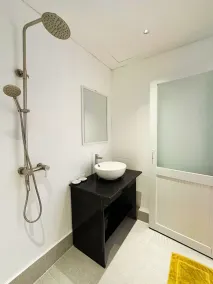 Le Huynh Mui Ne Hotel - Bathroom