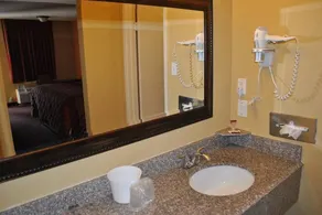 Executive Inn Brookshire - Bathroom