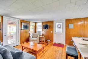 Cayuga Lake , hot Tub, Private Dock - Interior