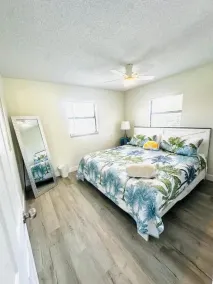 2BR Steps to Beach & Downtown w pool Unit 2 - Rum