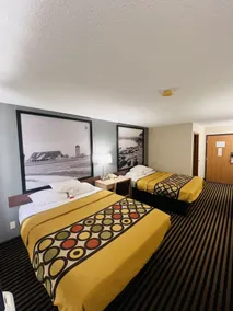 Super 8 by Wyndham Humboldt - Zimmer