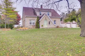 Lakefront Algoma Home w/ Deck, Grill & Fireplace - Interiør