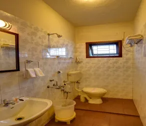 Pine Borough Inn - Bathroom