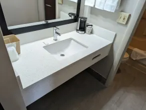 Days Inn by Wyndham Birch Run - Salle de bain