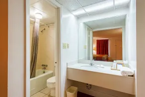 Motel 6-Perry, GA - Bathroom