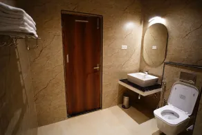 Ellora Hotel - Bathroom
