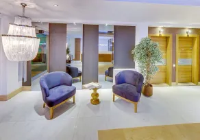 Concept Suites - Lobby sitting area