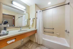 Best Western Plus Tuscumbia/Muscle Shoals Hotel & Suites - Baño