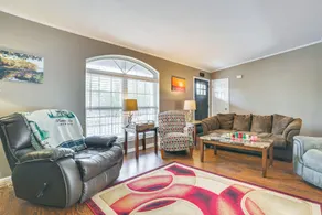 Serene Presque Isle Harbor Home on Sunrise Side! - Interiör