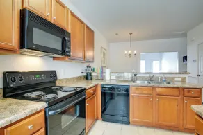 Inviting High Point Townhome with Patio + Privacy! - Innenbereich