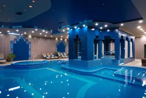 Golden Ball Club - Pool