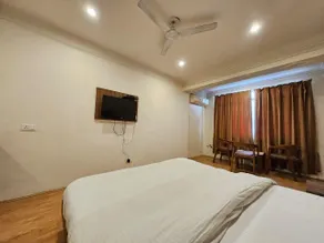 Hotel Gulab Pure Veg Restaurant - Room