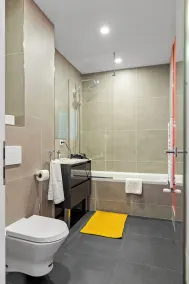 Uni88 Apartments Hotel - Bathroom