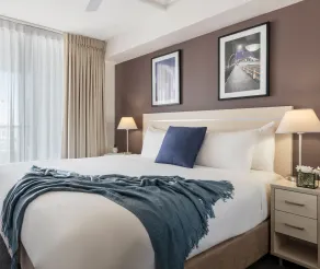 Oaks Brisbane River City Suites - Zimmer