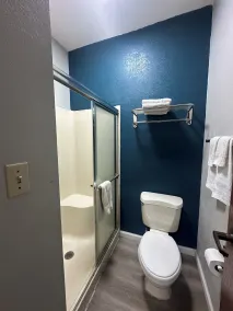Budget Inn, Hwy 41 - Badezimmer